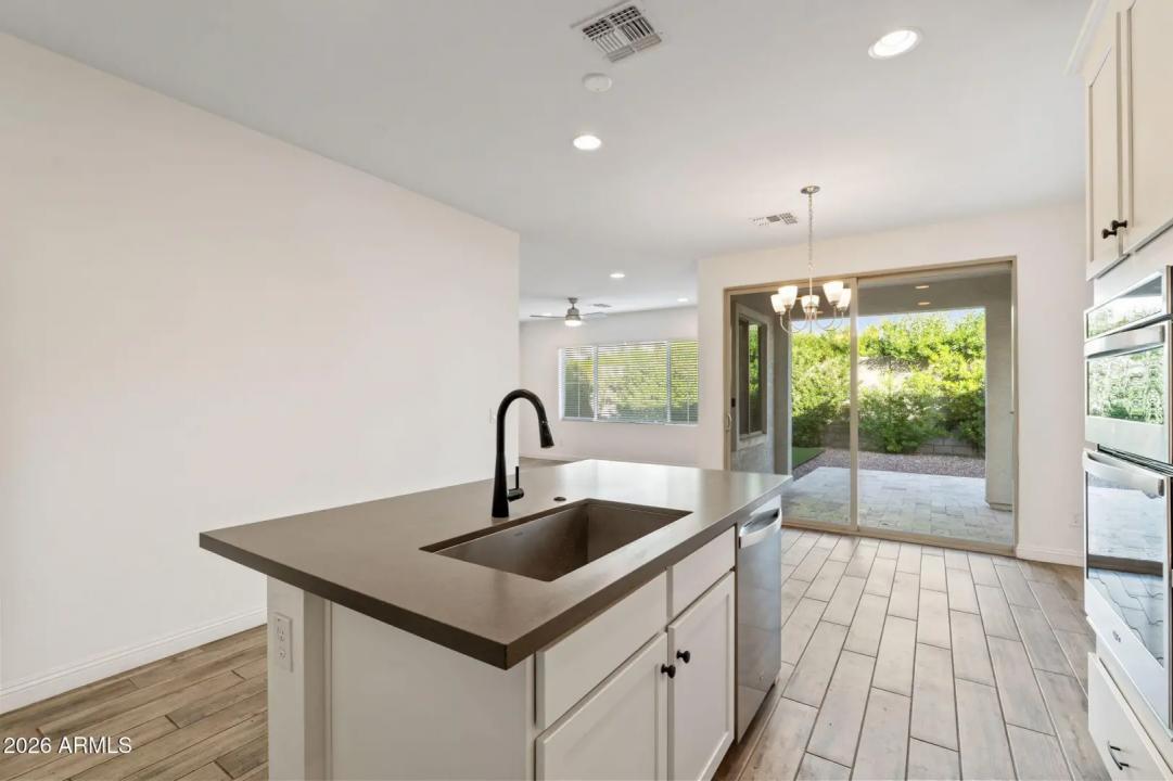 Real Estate Picture 5