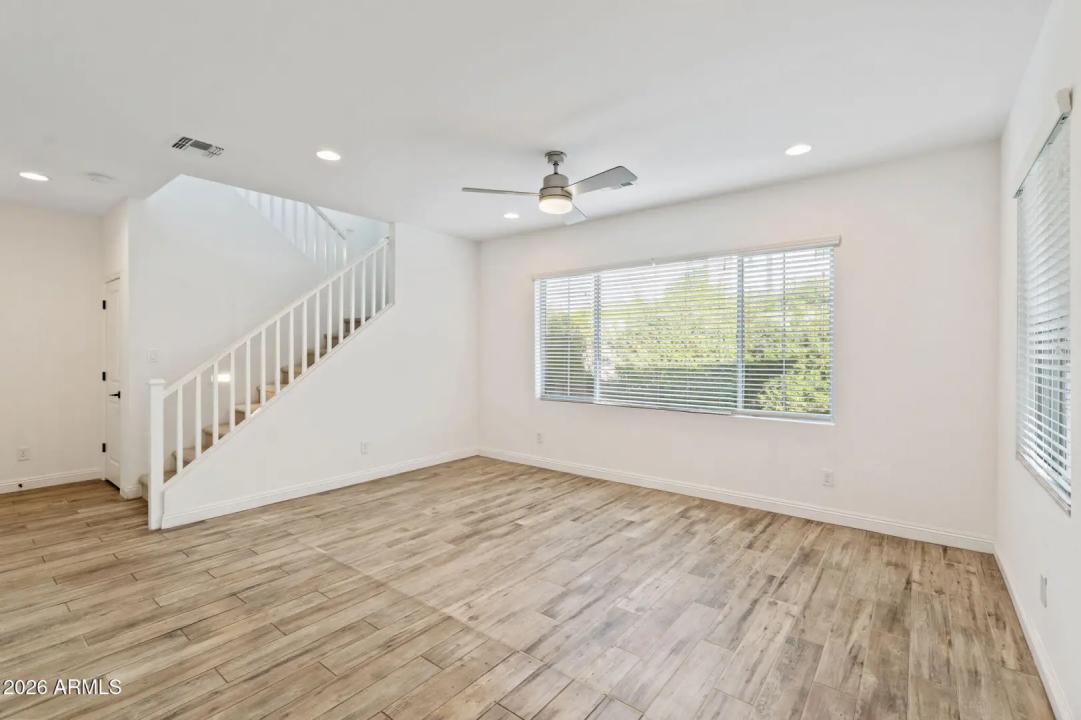 Real Estate Picture 8