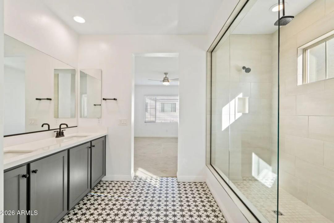 Real Estate Picture 15