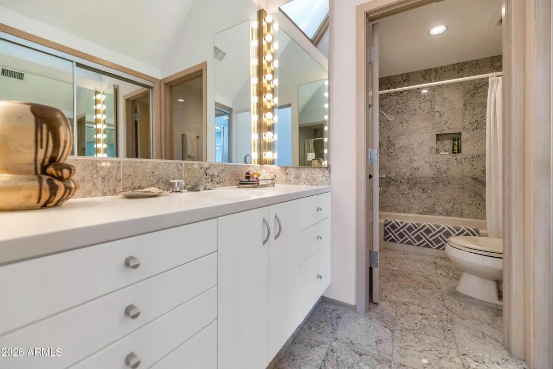 Real Estate Picture 30