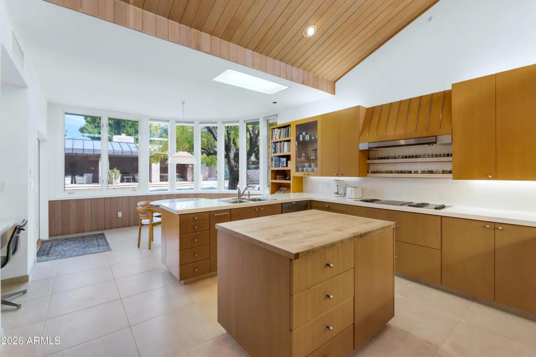 Real Estate Picture 10