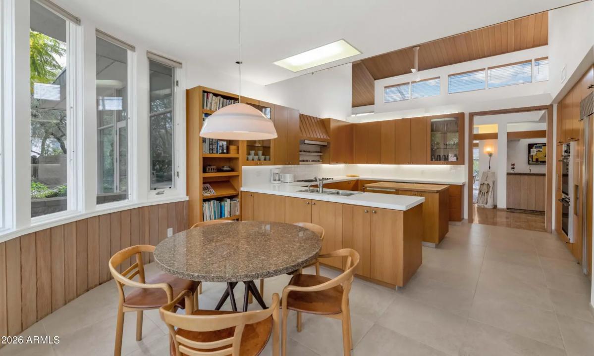 Real Estate Picture 11