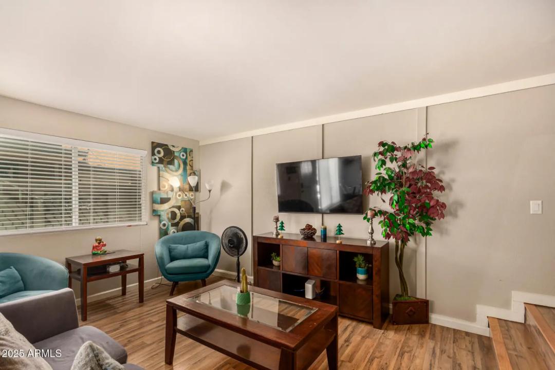 Real Estate Picture 3