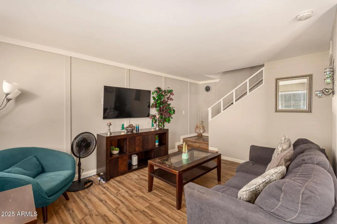 Real Estate Picture 4