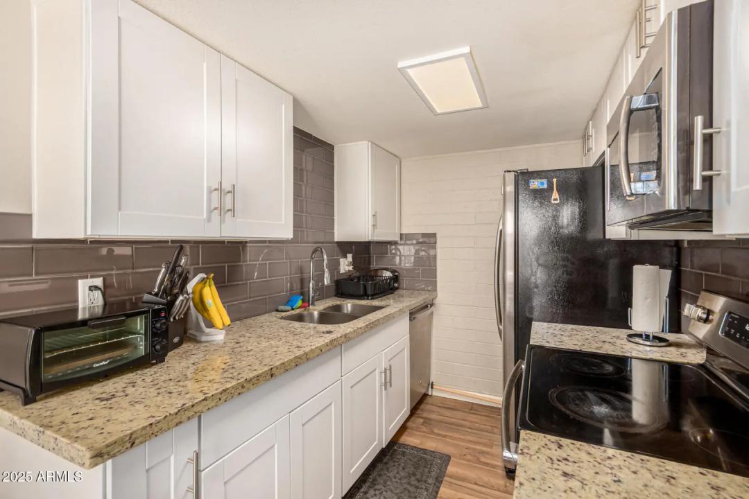 Real Estate Picture 9