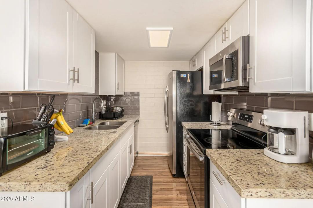 Real Estate Picture 10