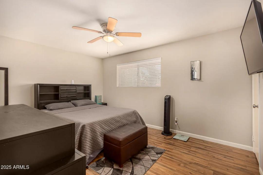 Real Estate Picture 12