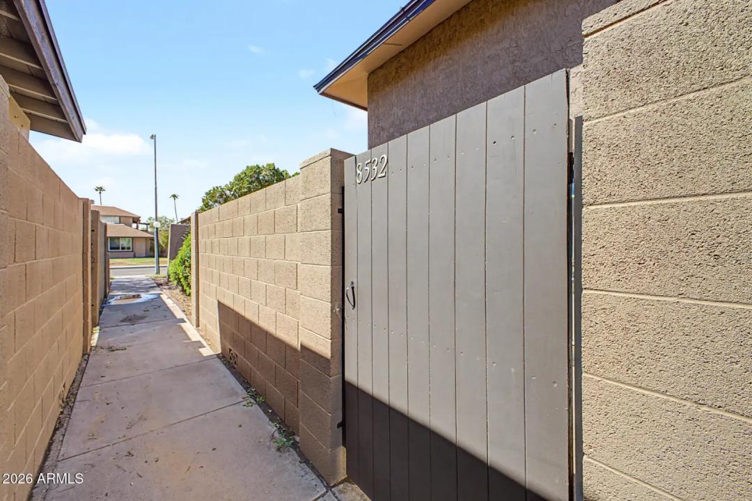 Real Estate Picture 3