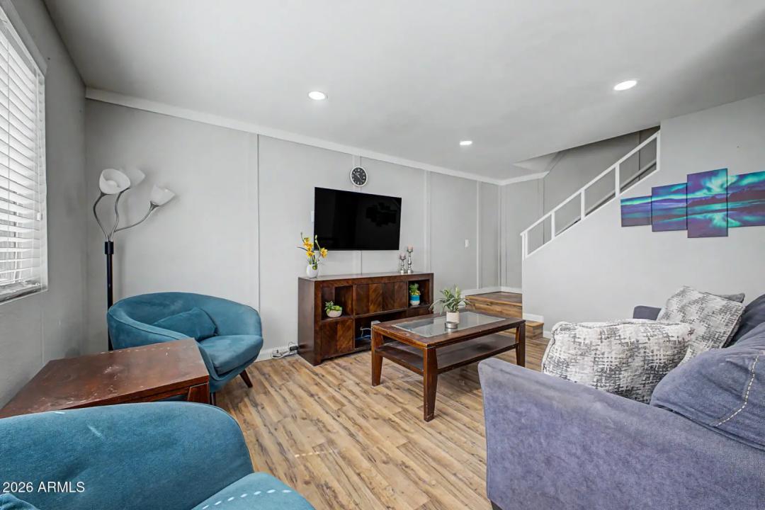 Real Estate Picture 4