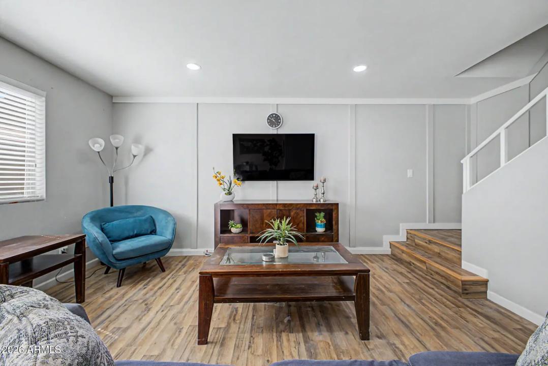 Real Estate Picture 5