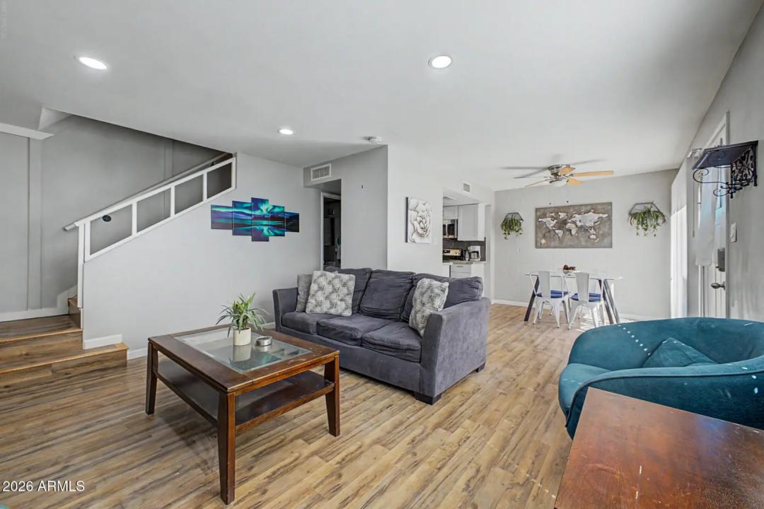 Real Estate Picture 7