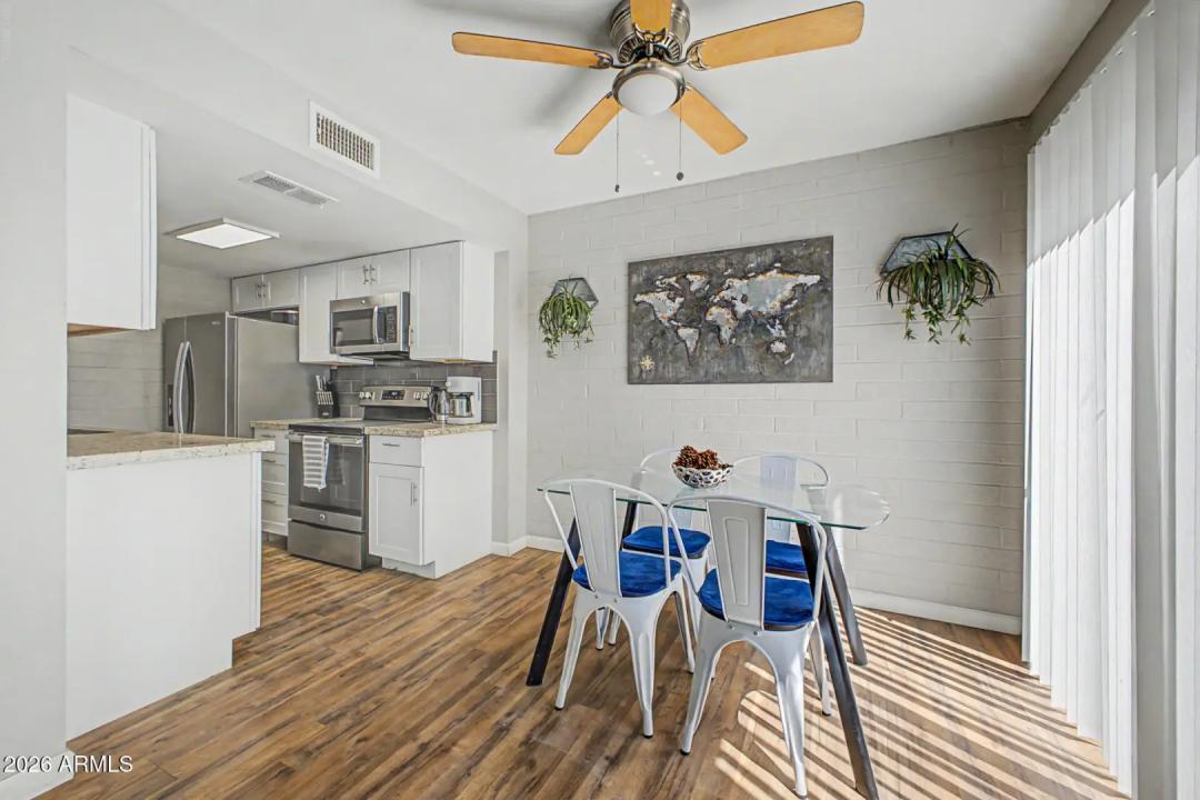 Real Estate Picture 8