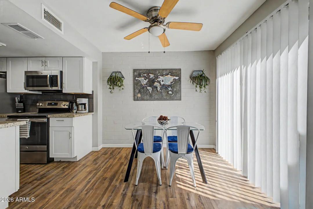 Real Estate Picture 9