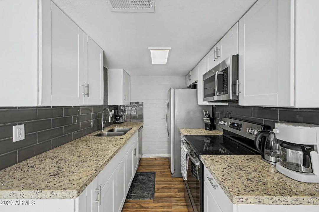 Real Estate Picture 11