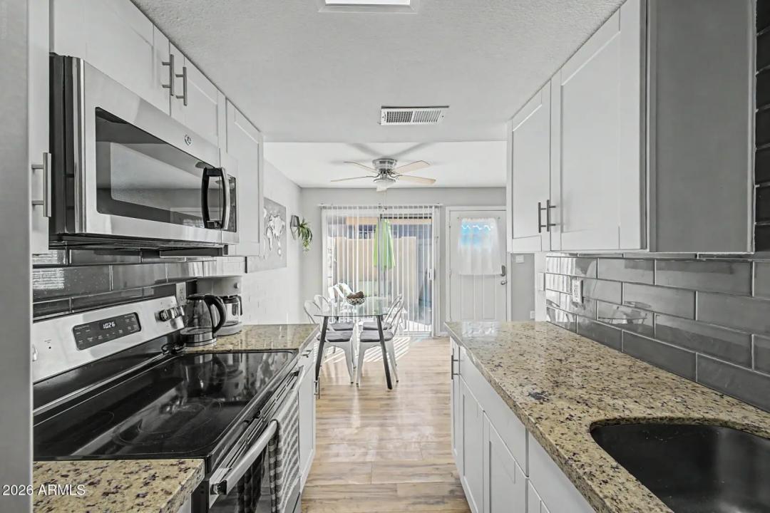 Real Estate Picture 14