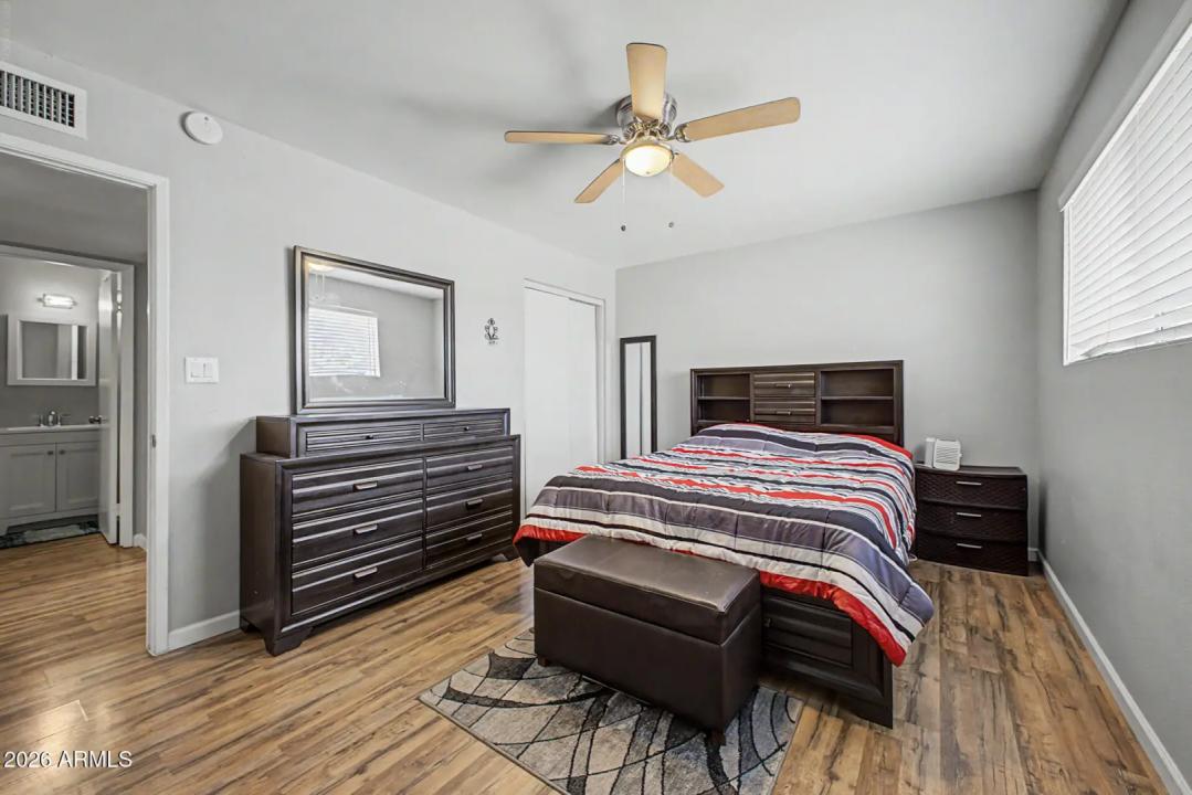 Real Estate Picture 19