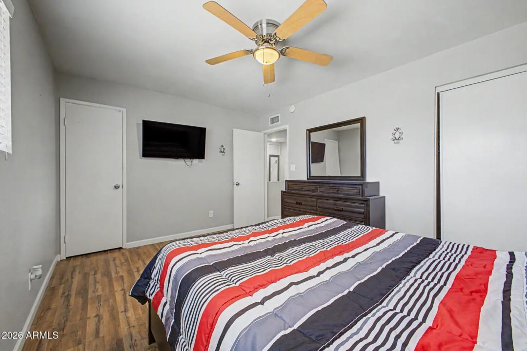 Real Estate Picture 18