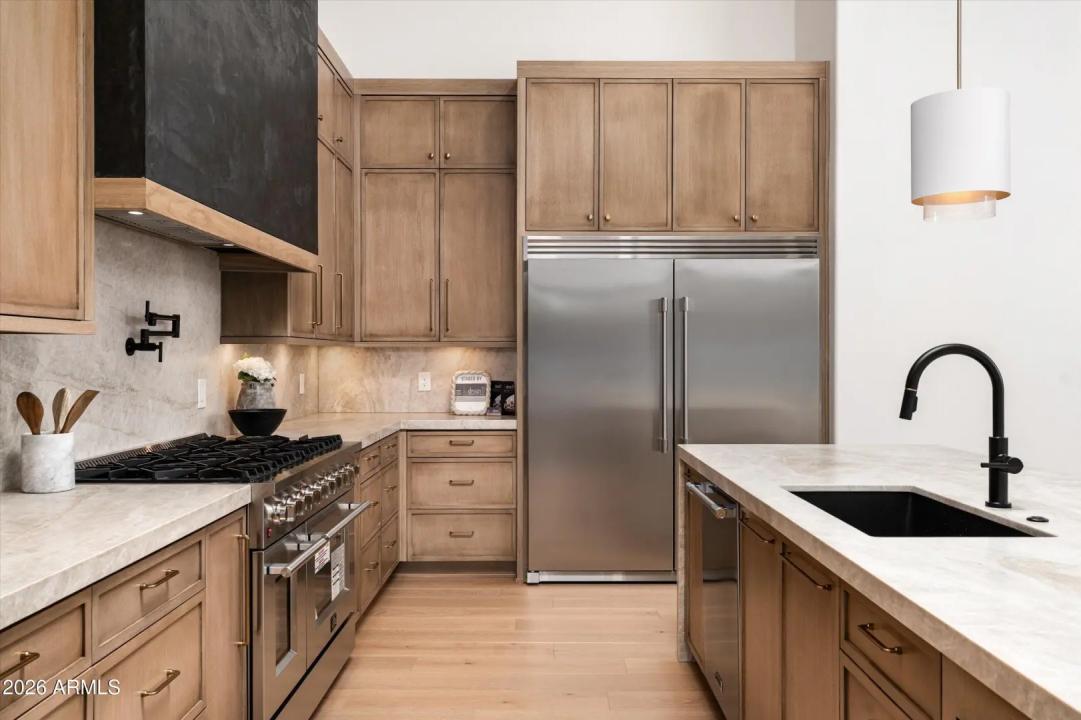 Real Estate Picture 3