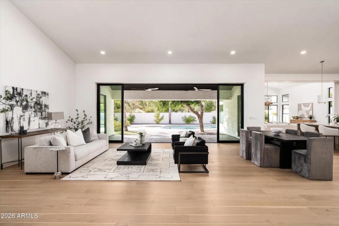 Real Estate Picture 12