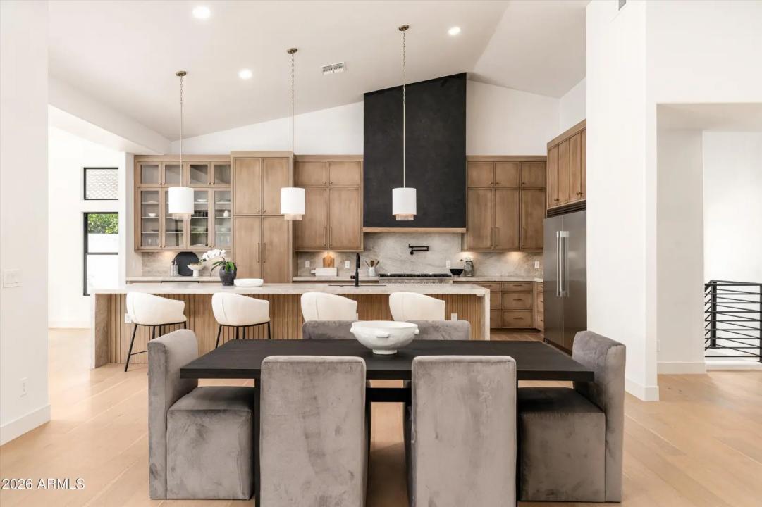 Real Estate Picture 16