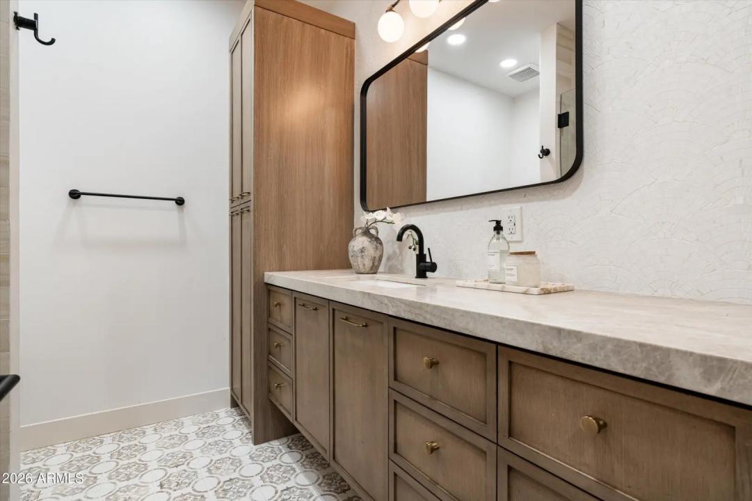 Real Estate Picture 35