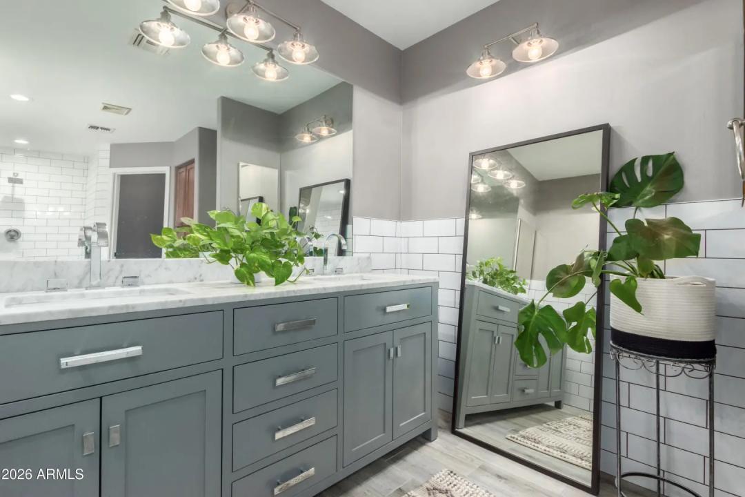 Real Estate Picture 17