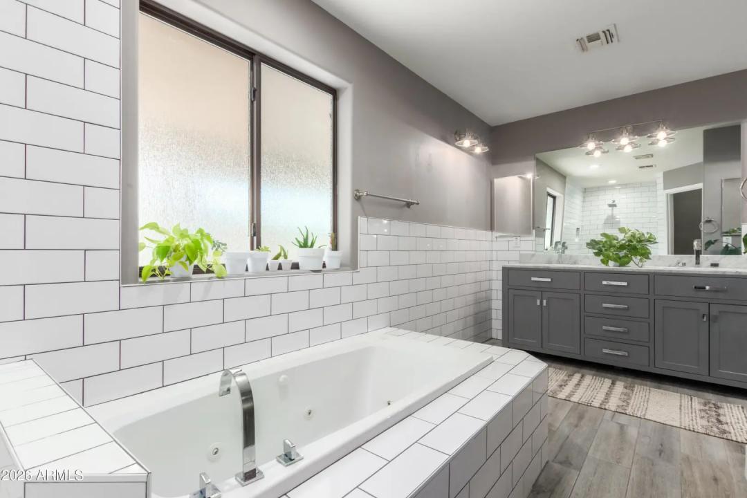 Real Estate Picture 18