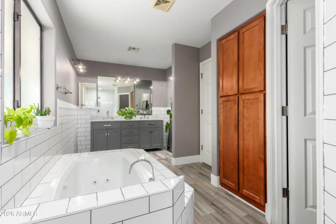 Real Estate Picture 20