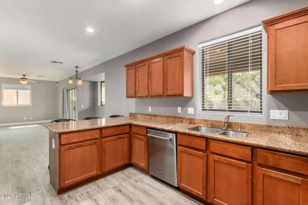 Real Estate Picture 11