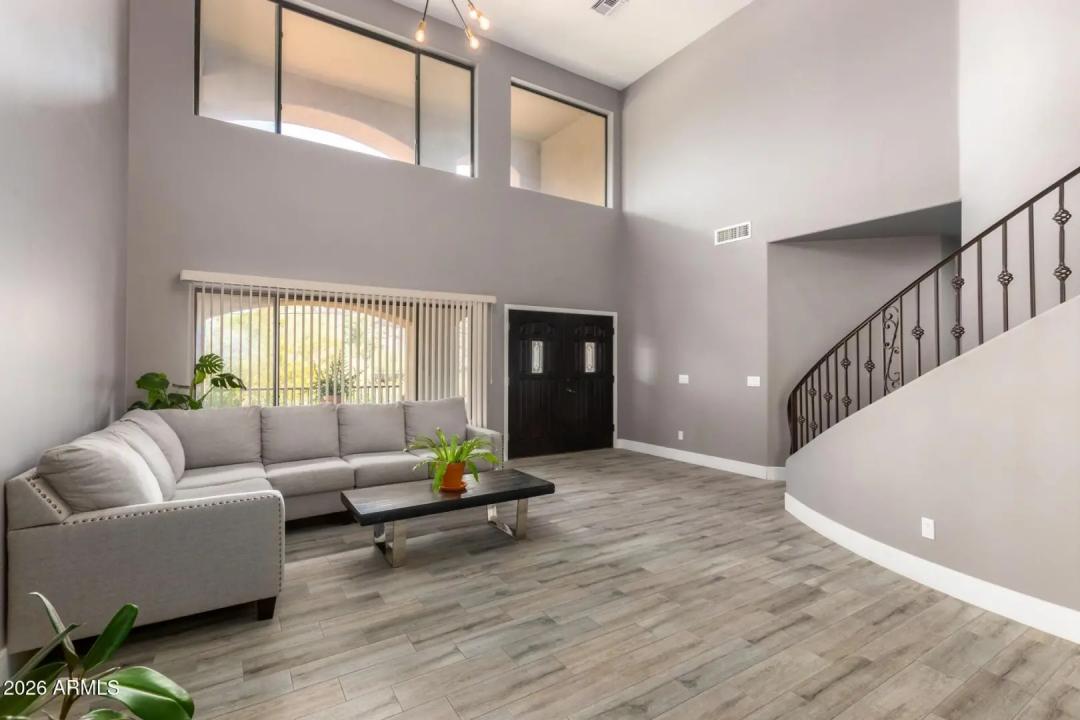 Real Estate Picture 3