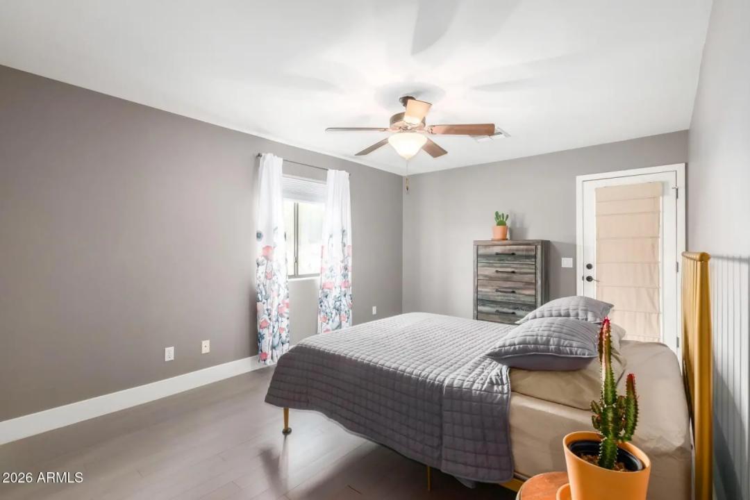 Real Estate Picture 25