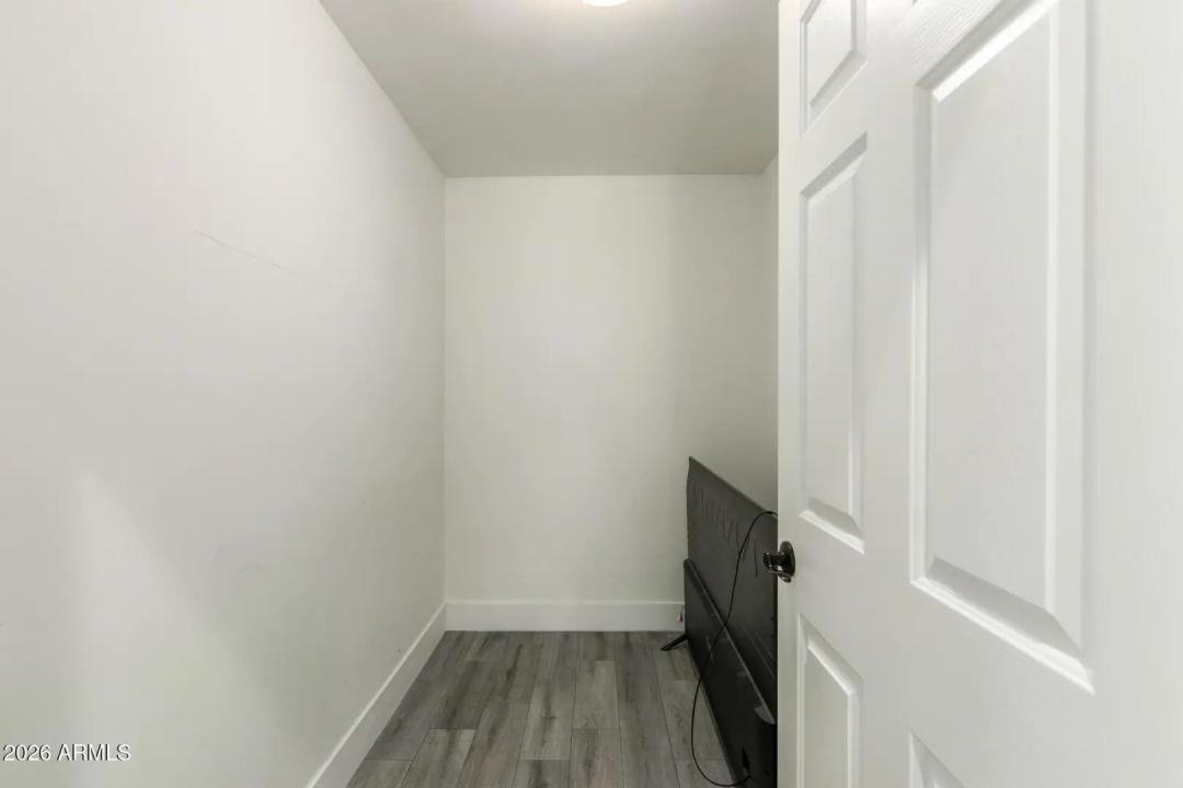 Real Estate Picture 12