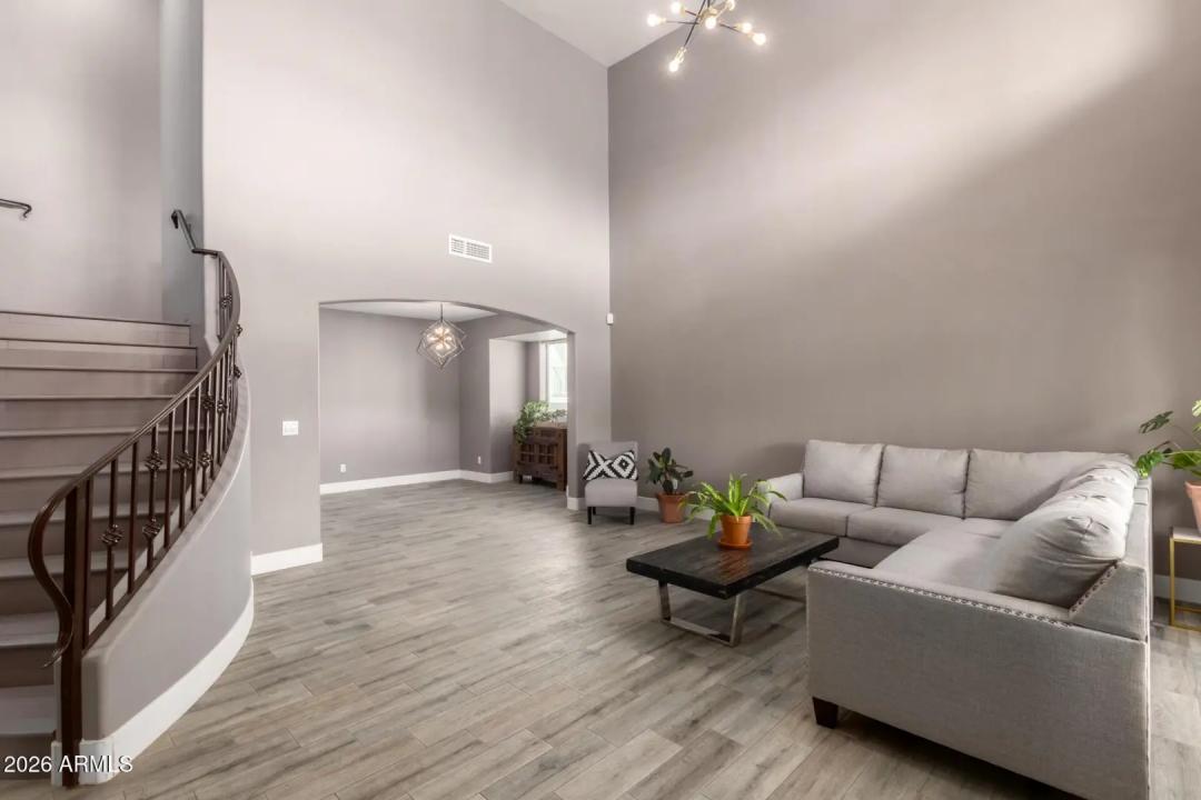 Real Estate Picture 4