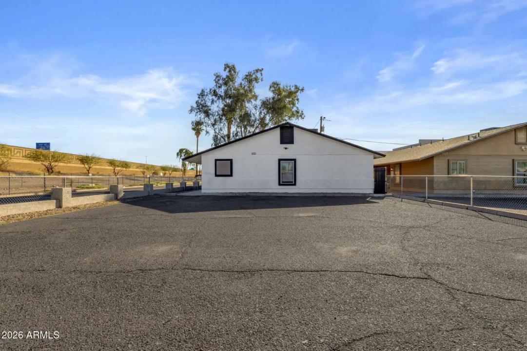 Real Estate Picture 7