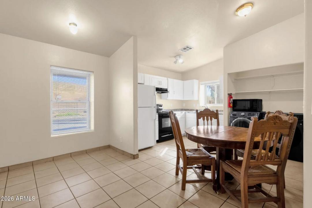 Real Estate Picture 14