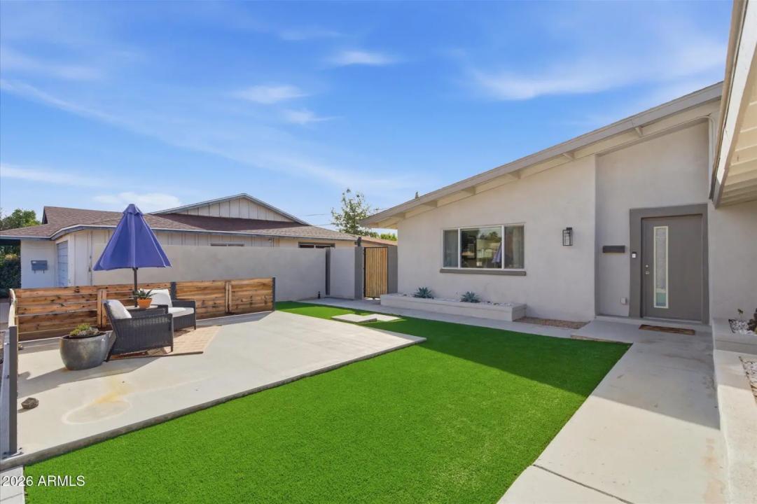 Real Estate Picture 3