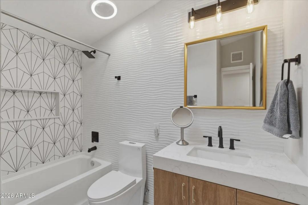 Real Estate Picture 14