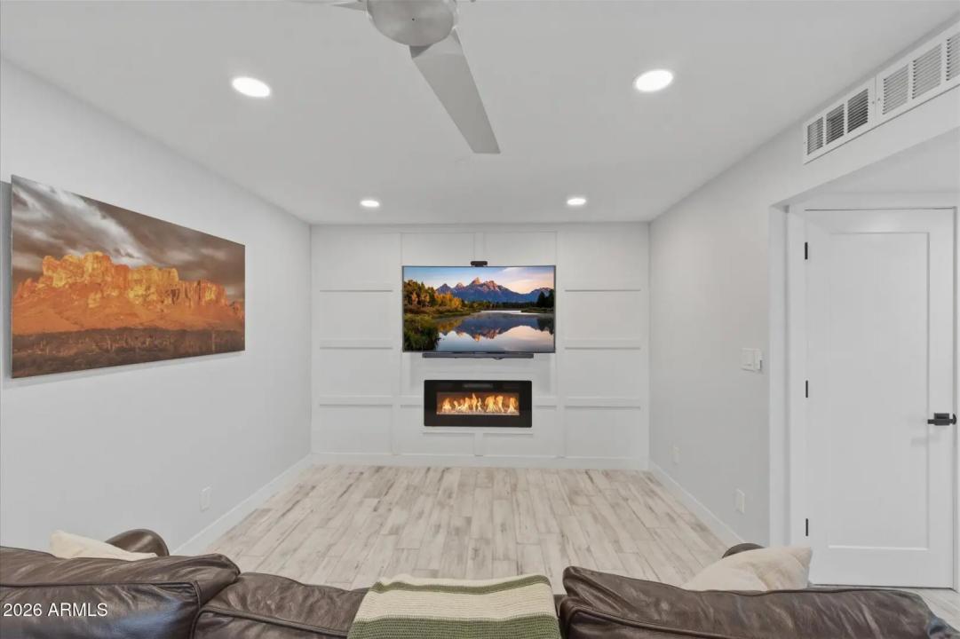 Real Estate Picture 16