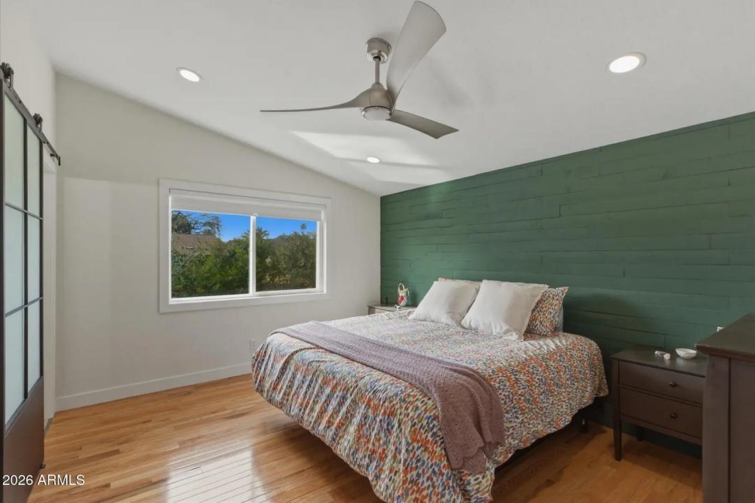 Real Estate Picture 10