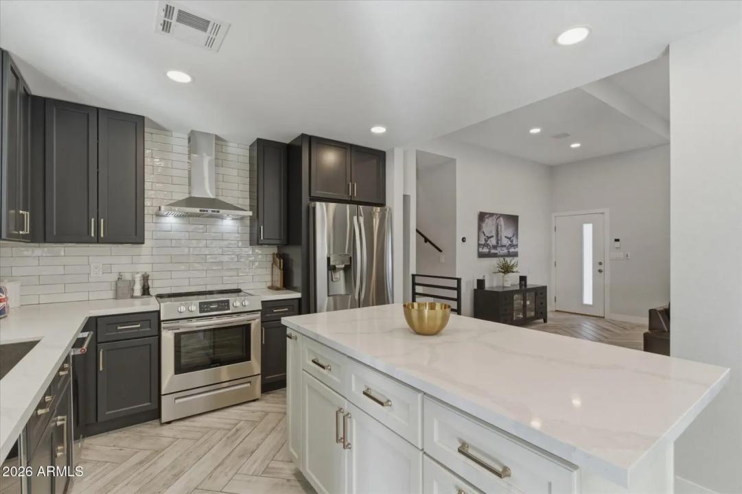 Real Estate Picture 8