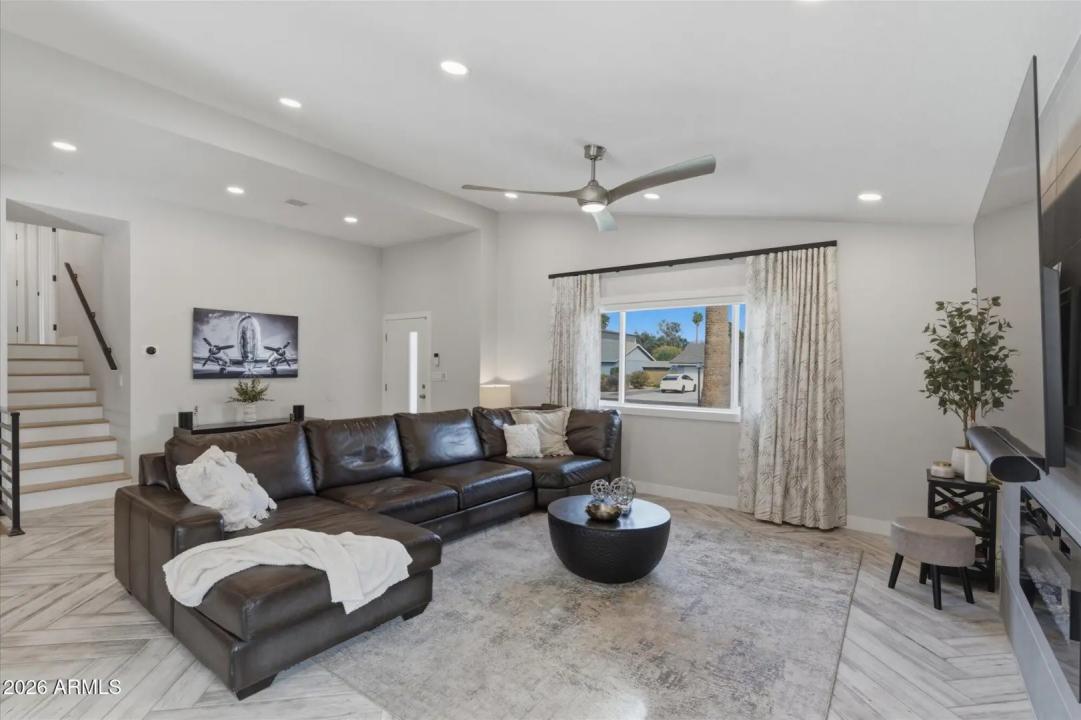 Real Estate Picture 5