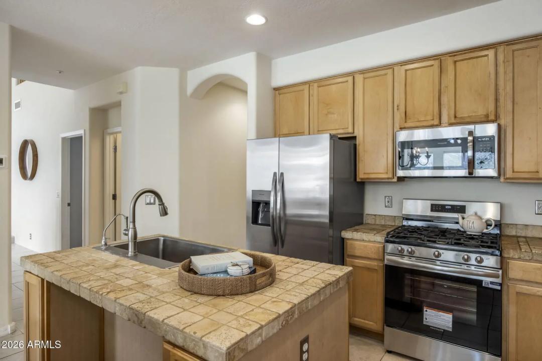 Real Estate Picture 4