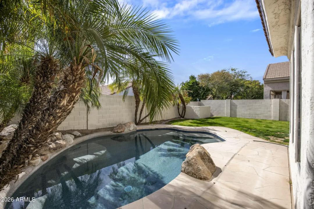 Real Estate Picture 11