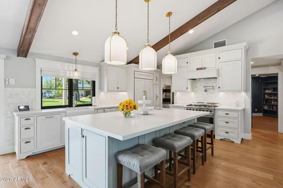 Real Estate Picture 5