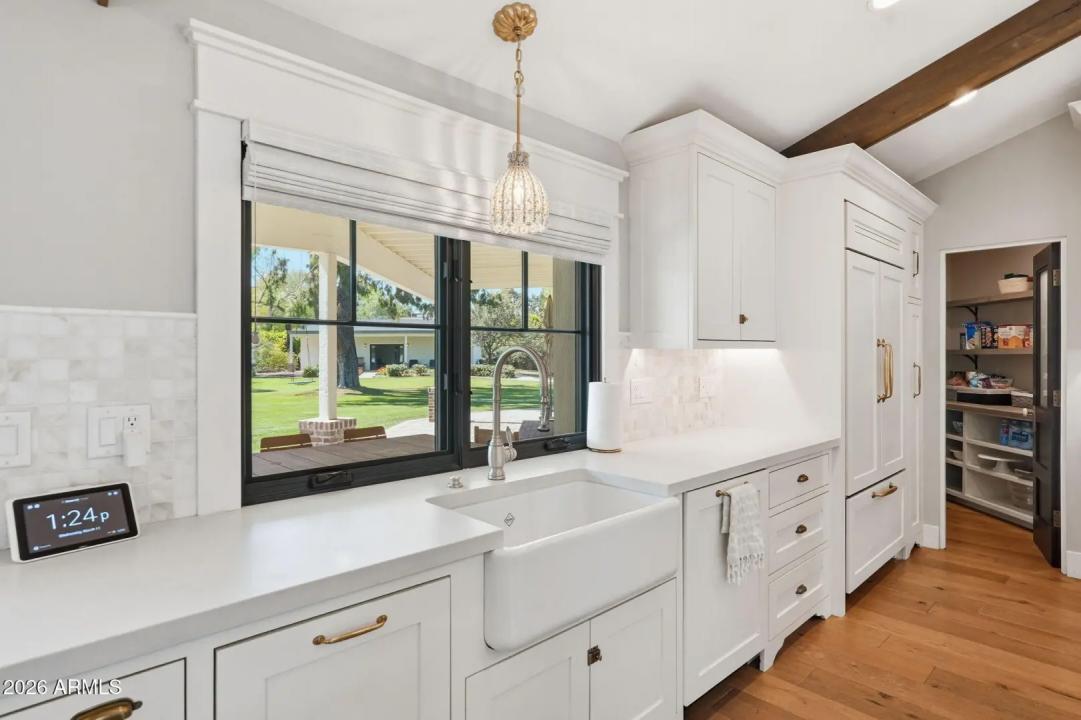 Real Estate Picture 7