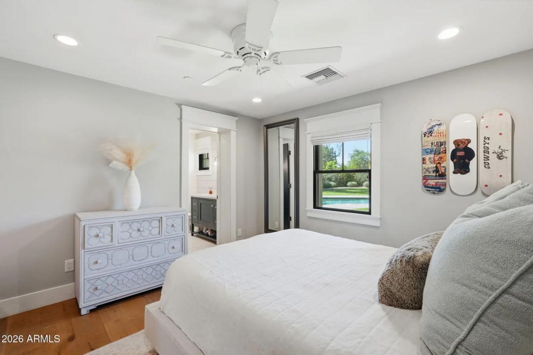 Real Estate Picture 16