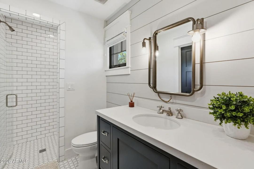 Real Estate Picture 17