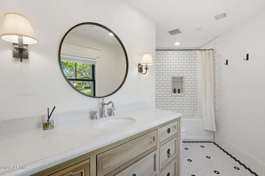 Real Estate Picture 15