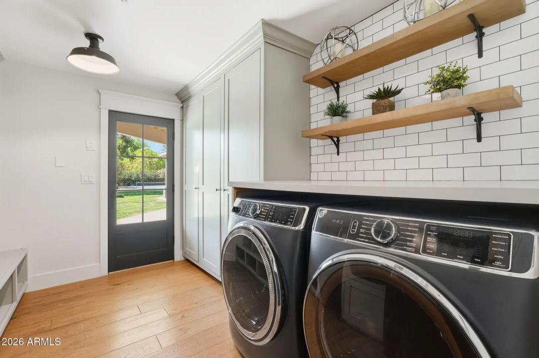 Real Estate Picture 12