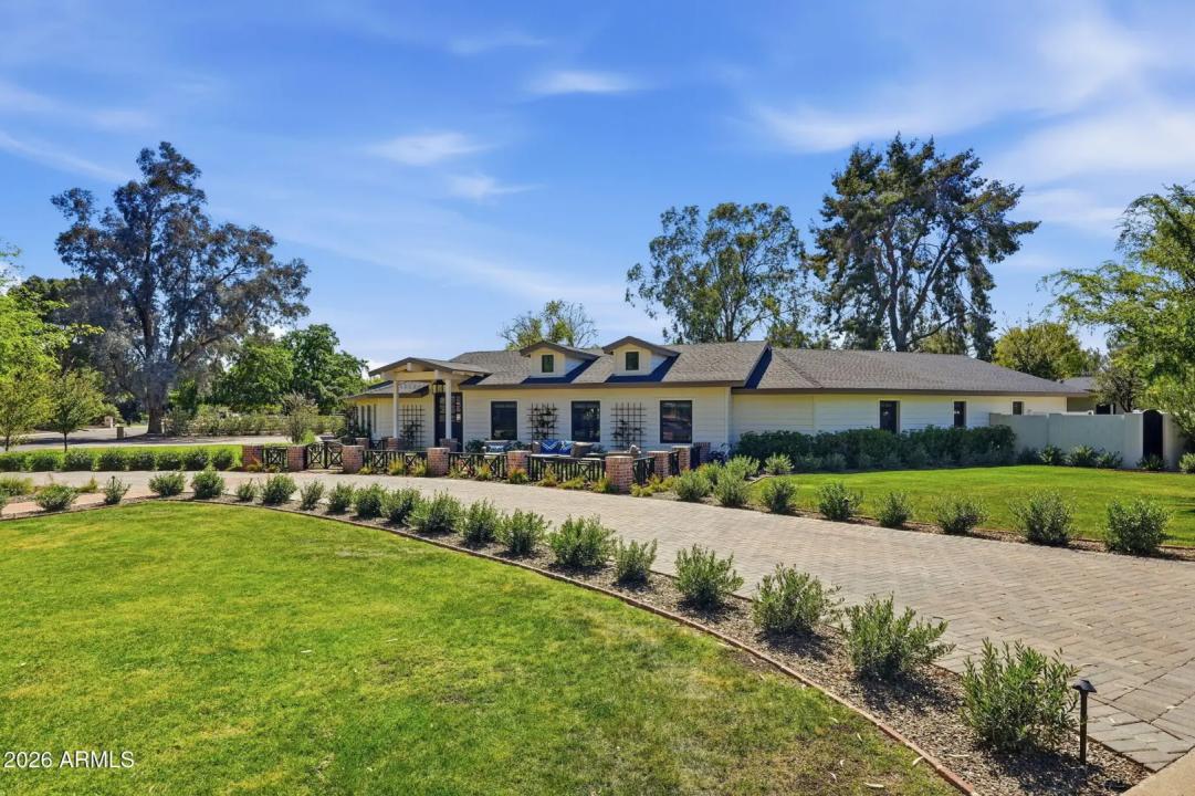 Real Estate Picture 4